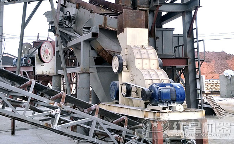 磚廠(chǎng)雙級(jí)粉碎機(jī)工作現(xiàn)場(chǎng)圖片