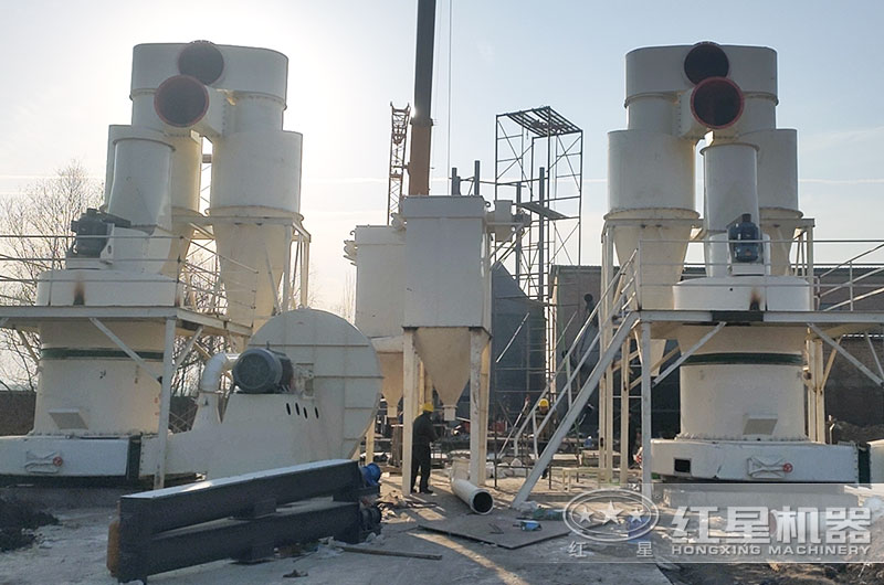 山東客戶超細磨粉機工作現(xiàn)場圖