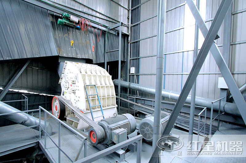 臥式破碎機工作現(xiàn)場圖片