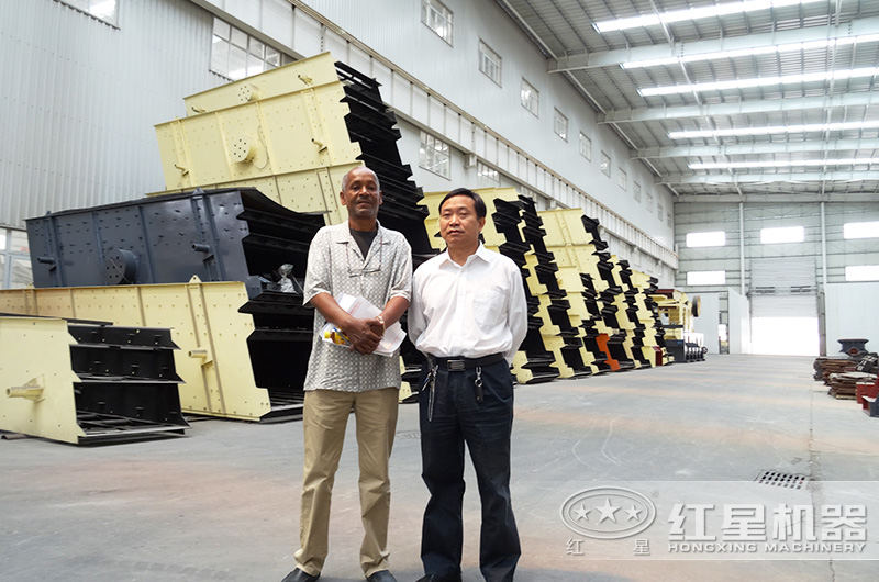 振動(dòng)篩選購(gòu)客戶(hù)留影