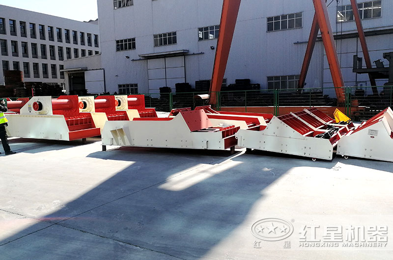 振動(dòng)給料機(jī)現(xiàn)貨供應(yīng)，型號(hào)全