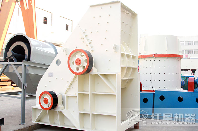 無(wú)篩低雙級(jí)粉碎機(jī)圖片