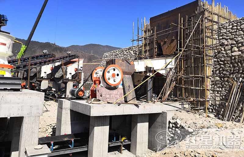 石子破碎機(jī)一臺(tái)多少錢？時(shí)產(chǎn)量100噸左右