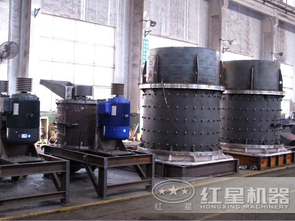 立軸石料復(fù)合破碎機(jī)加工車(chē)間