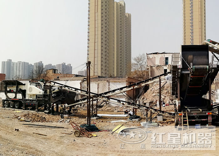 移動(dòng)制砂機(jī)作業(yè)現(xiàn)場(chǎng)