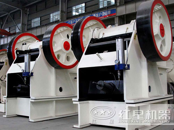 大型石頭顎破碎機(jī)市價多錢？（內(nèi)附高清顎破作業(yè)視頻）