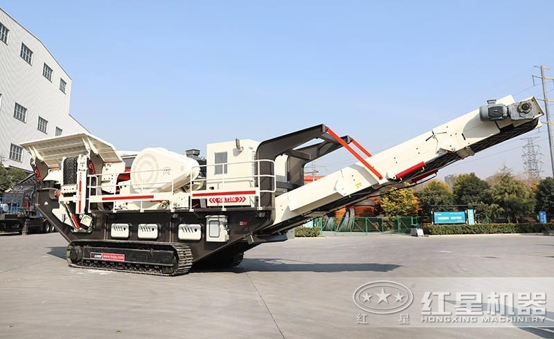 這部移動(dòng)履帶一體式破碎機(jī)，節(jié)能環(huán)保，產(chǎn)量高，用戶表示很滿意