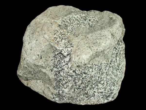 乘載著全套流動(dòng)破碎篩分機(jī)，小小的石頭實(shí)現(xiàn)了大大的夢想