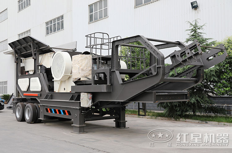 小型移動磕石機多少錢？日產(chǎn)能達(dá)到百噸以上嗎