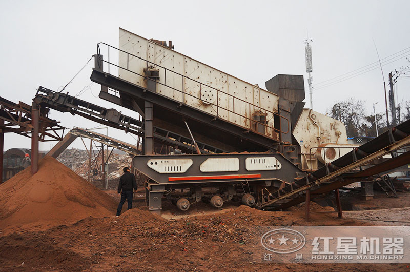 移動碎石機作業(yè)客戶現場