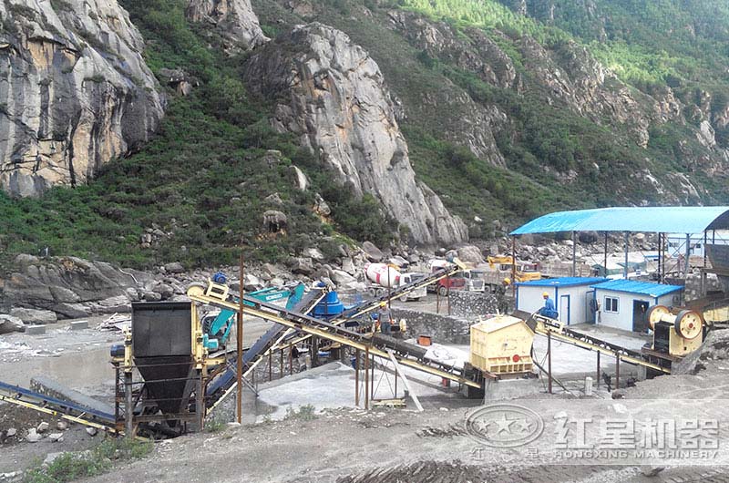 一套時產(chǎn)100噸石制沙生產(chǎn)設(shè)備配置現(xiàn)場