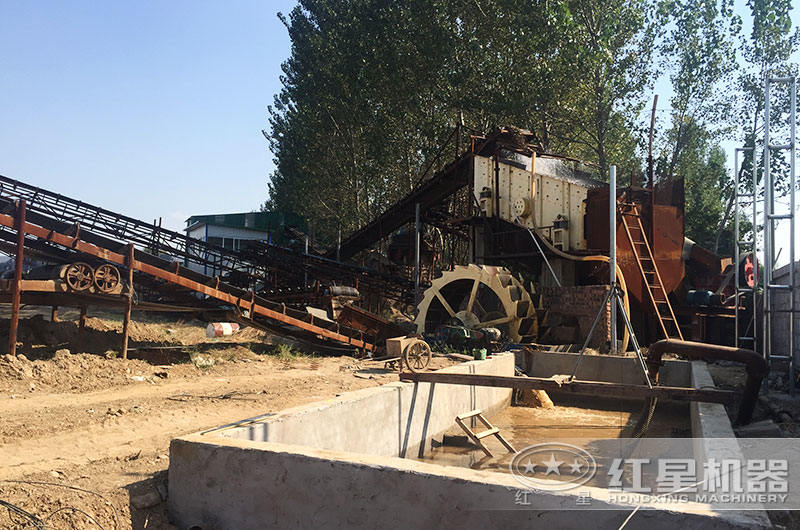 洗砂機(jī)與沉淀池配合作業(yè)現(xiàn)場