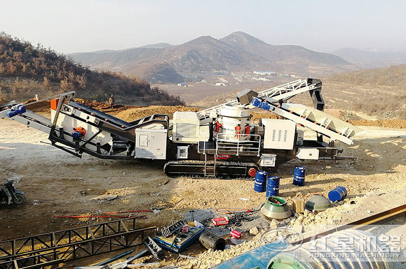 履帶移動式石子破碎機(jī)怎么樣？紅星帶您走進(jìn)山東煙臺碎石現(xiàn)場親身體驗(yàn)