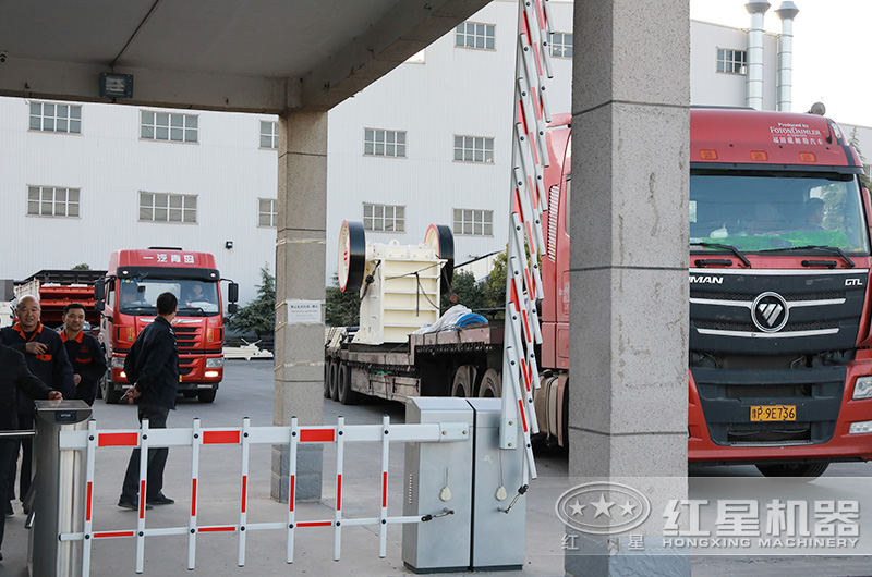 時(shí)產(chǎn)30-300噸的石料、石塊碎石機(jī)一套多少錢？