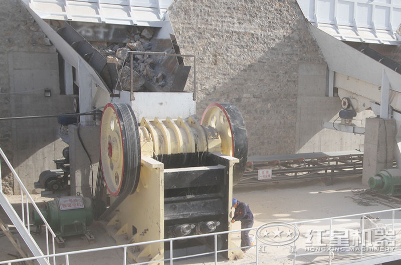 時產(chǎn)1000噸的鄂破機(jī)下料口多大，有哪些型號？