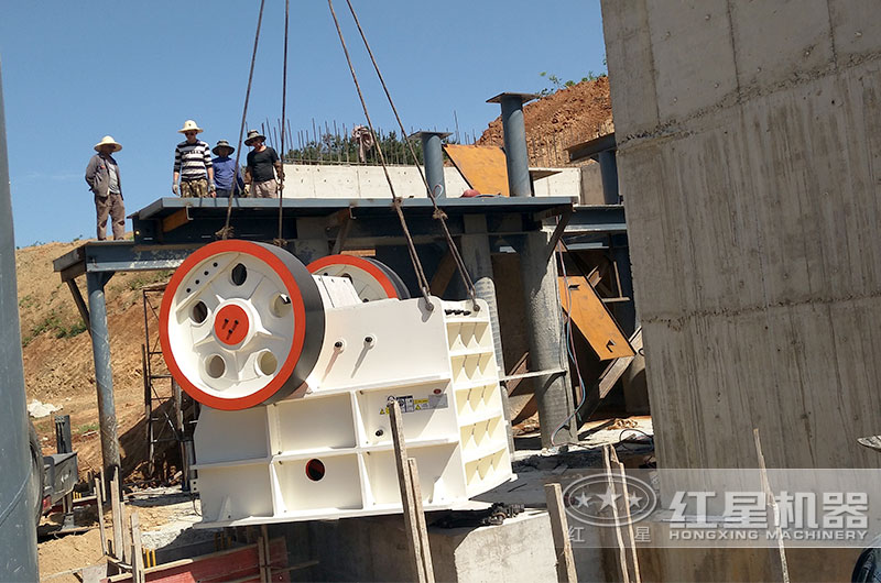 刻沙子石子機(jī)每天的產(chǎn)量多少？開(kāi)辦石子廠合法嗎？