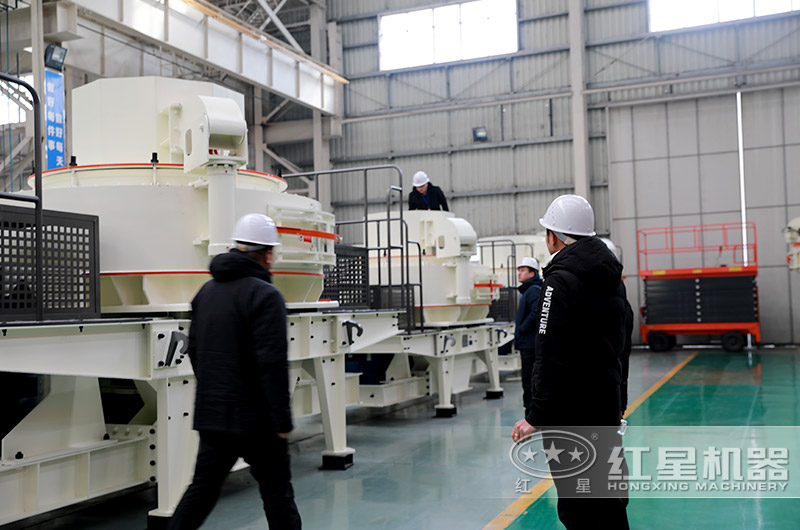 客戶(hù)來(lái)廠考察河卵石制砂機(jī)