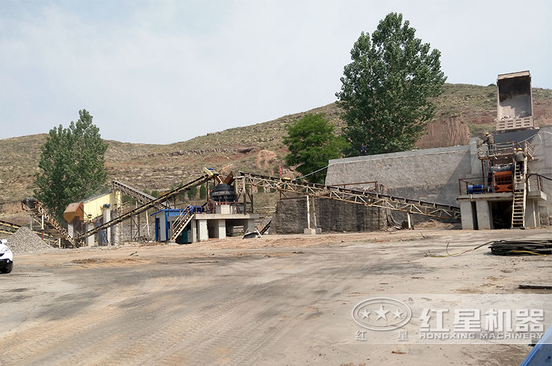 破碎玄武巖用什么機器好？整條生產(chǎn)線還需要哪些設(shè)備？