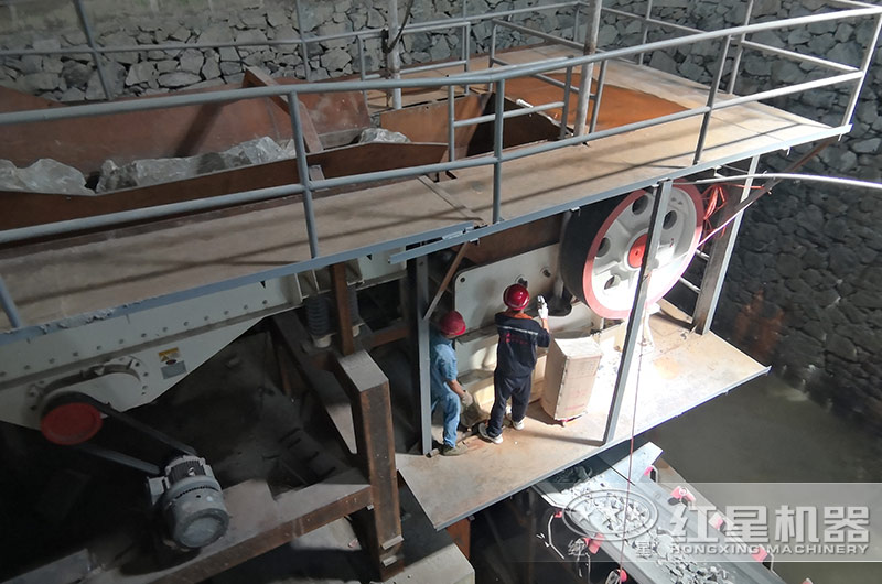 瀝青混凝土用輝綠巖還是玄武巖？鄂式破碎機(jī)碎輝綠巖怎樣？