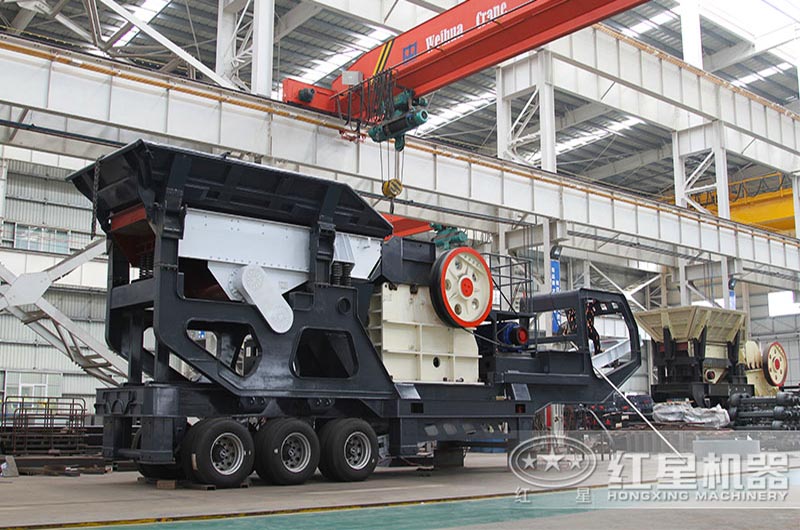 訂購(gòu)一臺(tái)時(shí)產(chǎn)50噸的小型移動(dòng)破碎機(jī)多少錢(qián)？（附現(xiàn)場(chǎng)視頻）